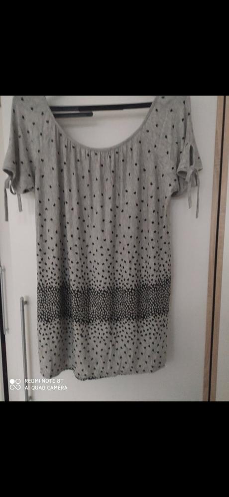 Sivé tričko so srdiečkami, 42 / xl