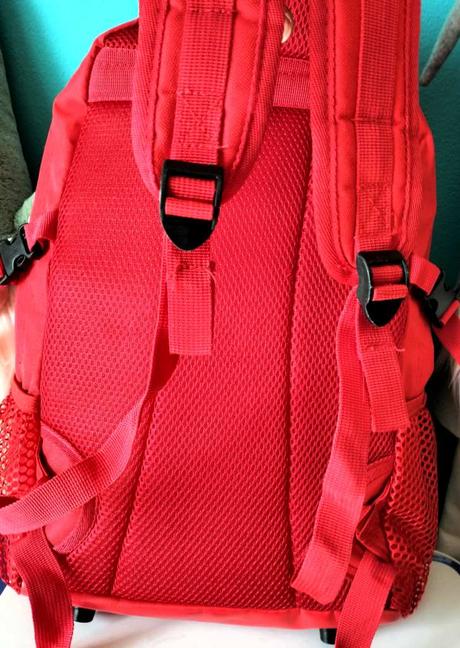 Červený batoh shell, 