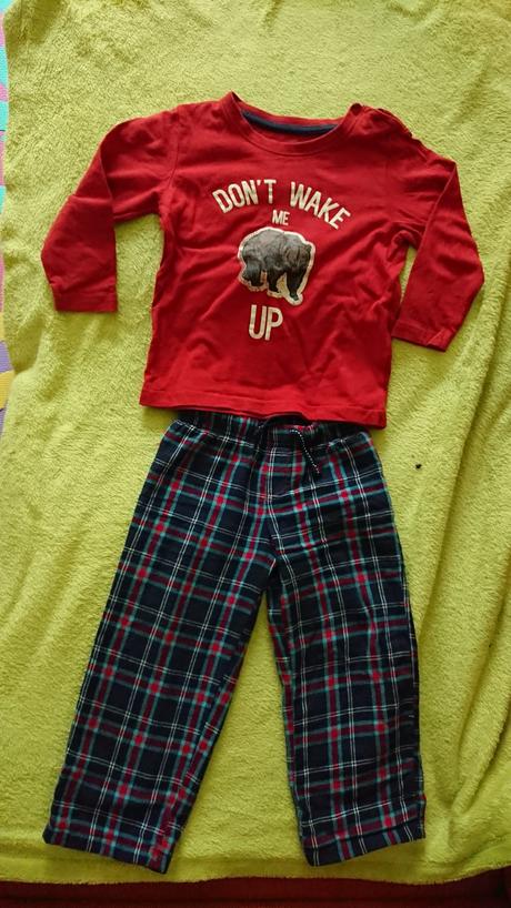 Pyžamo, lupilu,92