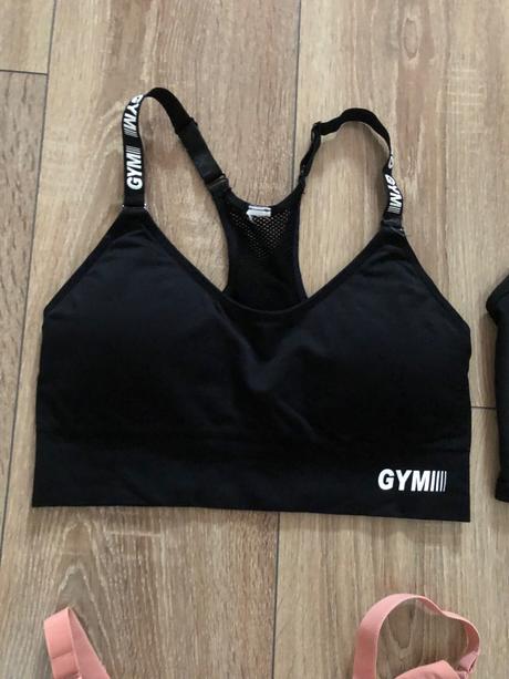 4 ks športových podprseniek, m