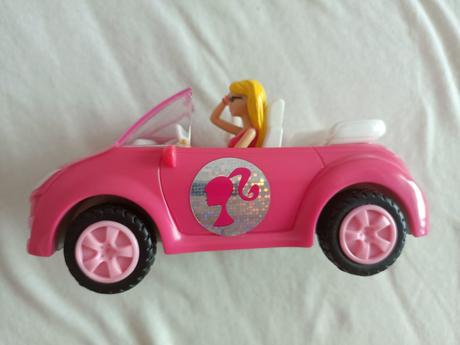 Auto pre barbiny a bábiky, 