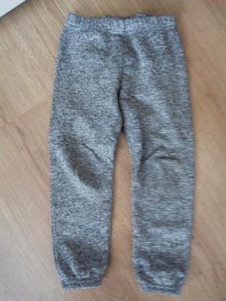 Tepláky a košieľka, 104–116