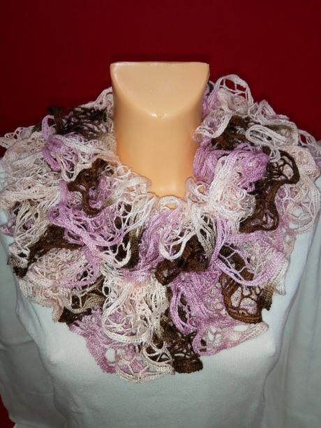 Háčkovaný volánový šál, 