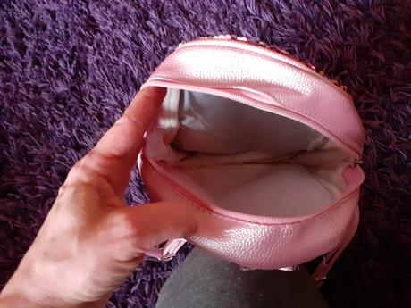 Ruksačik s meniacimi sa flitrami, 