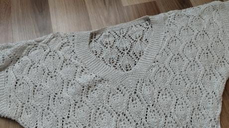 Dierkovany pletený pulóver s krátkymi rukávmi, s