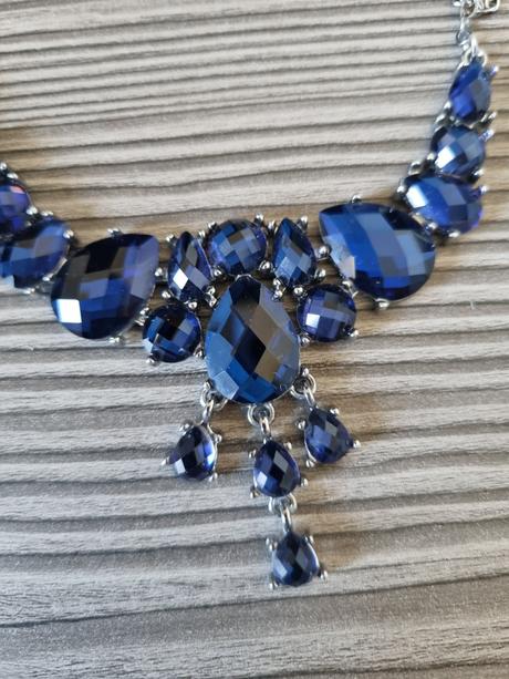 Náhrdelník s modrými kamienkami, 