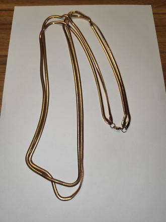 Nahrdelnik zlatej farby, resp. dekoracny opasok,