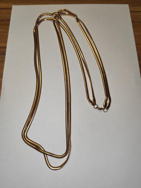 Nahrdelnik zlatej farby, resp. dekoracny opasok, 