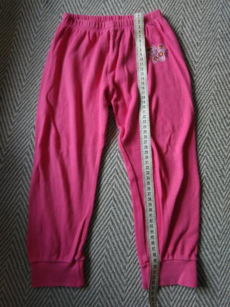 Teplaky s mačickou, 98