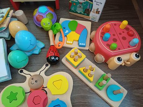 Hračky do 1.5 roka - plná krabica, 