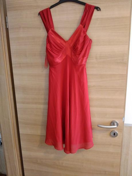 Sýto červené saty, 36