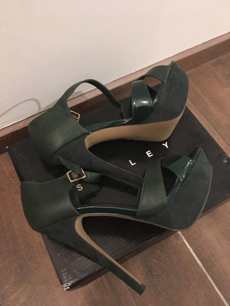 Sisley lodicky na ples ci stuzkovu, 39