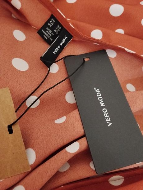 Vero moda bodkované zavinovacie šaty, 34 / xs