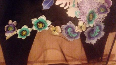 Kvetovane elegantne saty, m