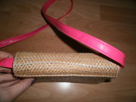 Slamená kabelka pre malé slečny,