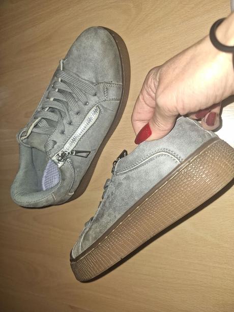 Sivé topánky s hnedou podrážkou, 36