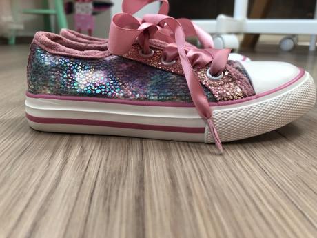 Tenisky s mašľovými šnúrkami, lupilu,25