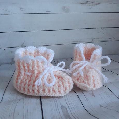 Rôze farby háčkované kojenecké papučky/capačky, 