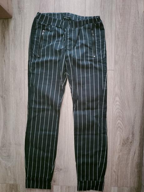 Pásikavé nohavice, gate,s