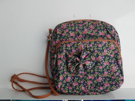 Dievčenská taštička na plece,