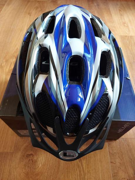 Cyklisticka prilba, l