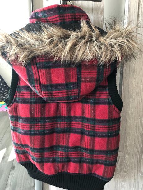 Cervena karovana vesta s, new yorker,s