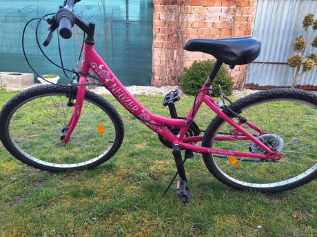 Dievčenský bycikel, 24