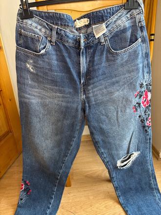 Roztrhané rifle s kvetinovaným vzorom, h&m,xxl