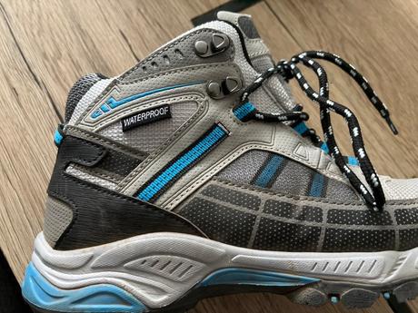 Sportove vodeodolne vyssie topanky, 37