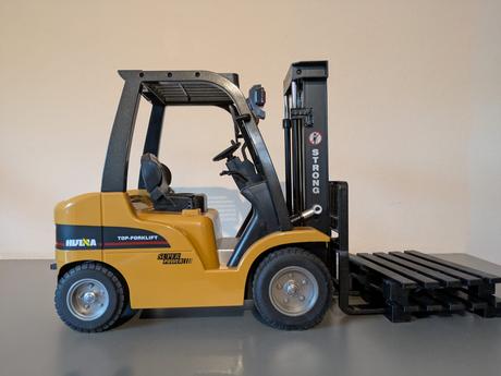 Rc kovový vysokozdvižný vozík hn577 na diaľkové,