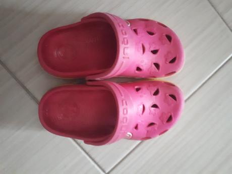Crocs, 29