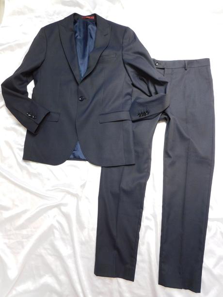 Luxusný pánsky oblek tmavomodrej farby, m