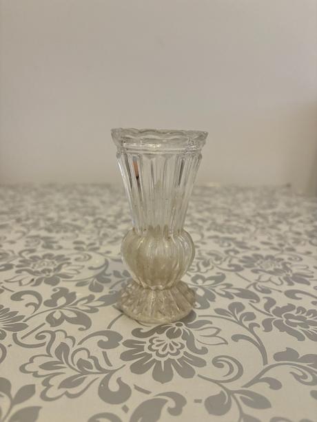 Mála sklená váza, 