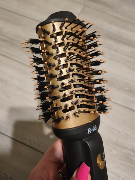 Teplovzdušná kefa,