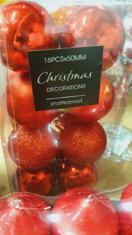 Dekorácie + sviečky + pohár + 2x tanier, 