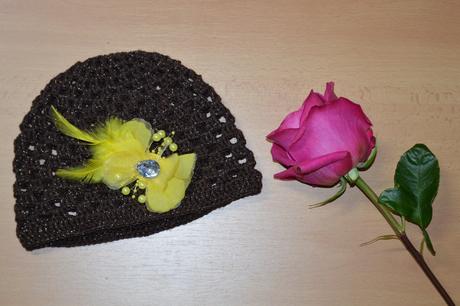 Háčkovaná čiapočka s kvetom, <50 - 158