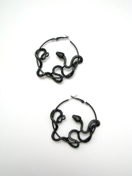 Náušnice čierne hady, 
