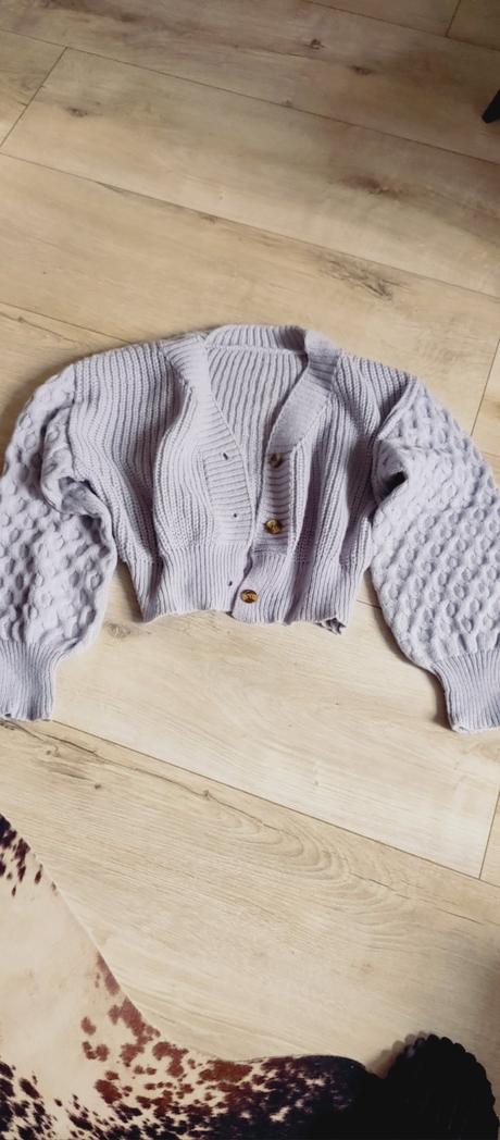 Krasny moderny svetrik, m