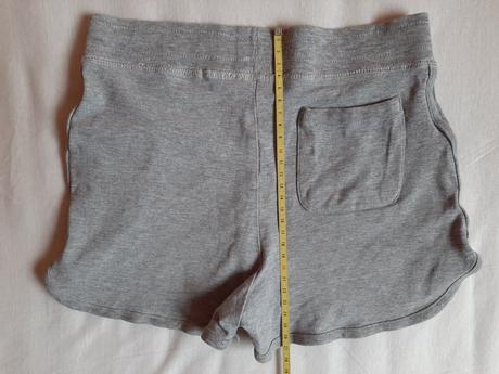 Kraťasy na 9-10 r., lupilu,140