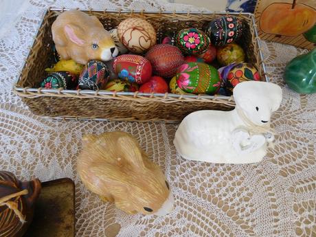 Veľkonočné kraslice drevené a iné, keramický zajko, 
