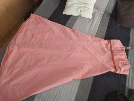 Kvalitné krásne saténové šaty, 40