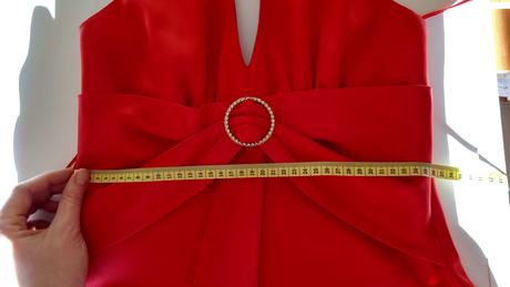 Červené spoločenské šaty, l