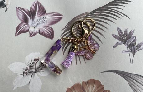 Ručne vyrobené živicové kľúčenky, 