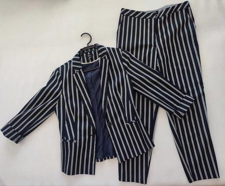 Tmavomodrý pásikový kostým, f&f,38