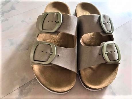 Ortopedické šľapky béžové so zlatým popraškom, 38