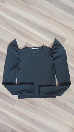 Top so zaujímavými ramenami, pull&bear,s