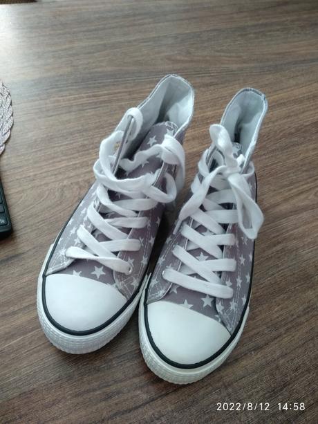Nove tenisky, 36