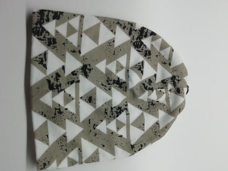 Brmbolcová čiapka top stav, 68