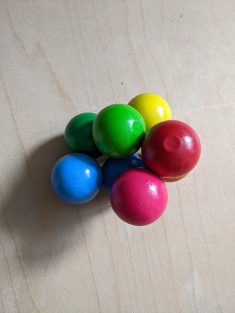 Hmatatko farebné guličky na gumičke haba, 