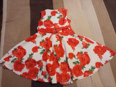 Šaty s ružami, 128